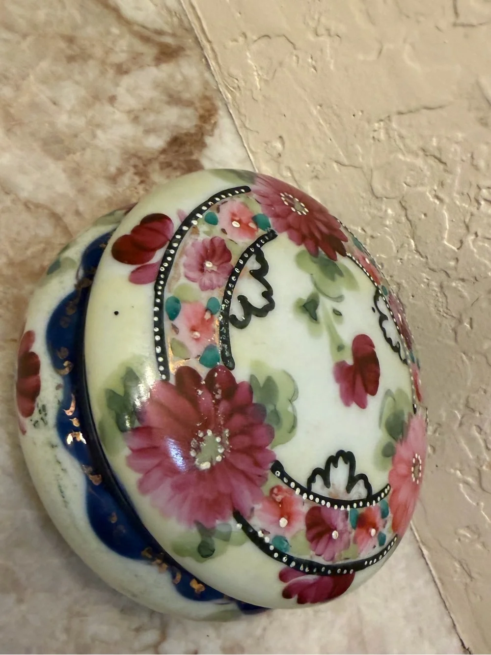 Vintage Antique porcelain handpainted moriage trinket box